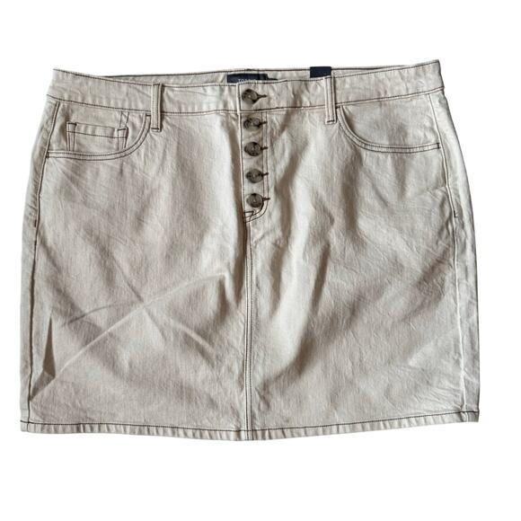 Torrid Mini Denim Button Fly Skirt Natural size 18 NWT $69.50 MSRP - Picture 1 of 7